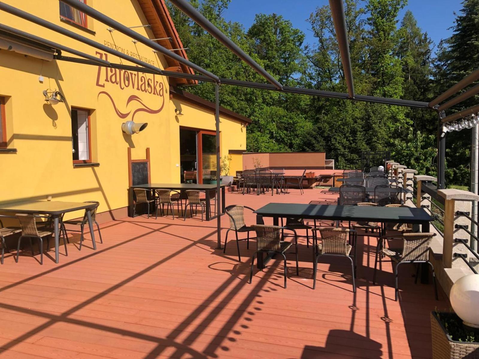 Gasthuis A Restaurace Zlatovlaska U Zamku Cervena Lhota Jizna