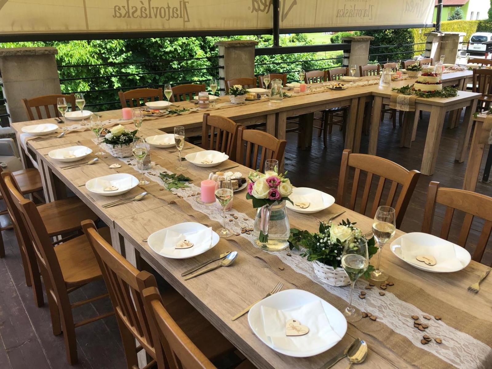 Gasthuis A Restaurace Zlatovlaska U Zamku Cervena Lhota Jizna