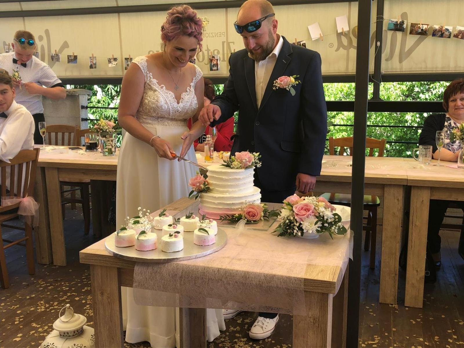 Gasthuis A Restaurace Zlatovlaska U Zamku Cervena Lhota *