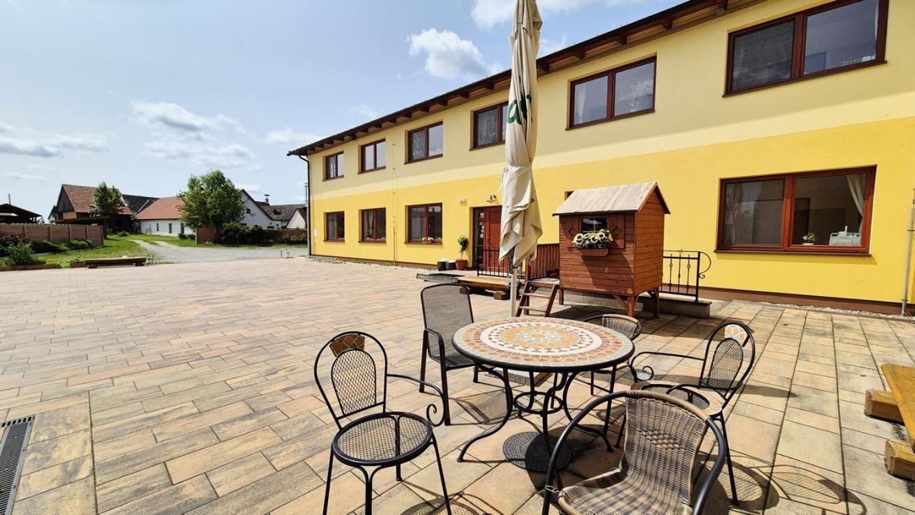 A Restaurace Zlatovlaska U Zamku Cervena Lhota Gasthuis
