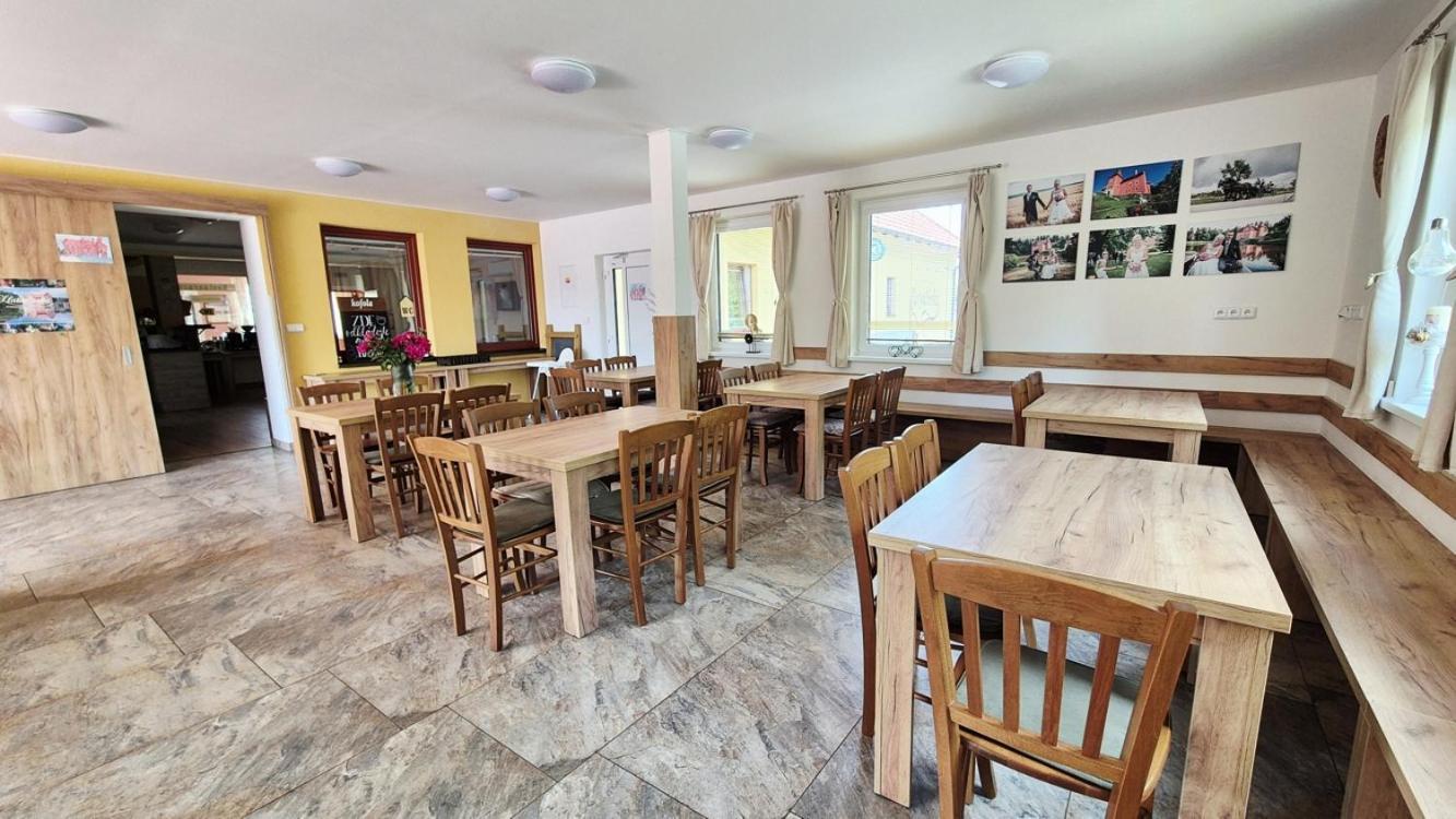 A Restaurace Zlatovlaska U Zamku Cervena Lhota Gasthuis