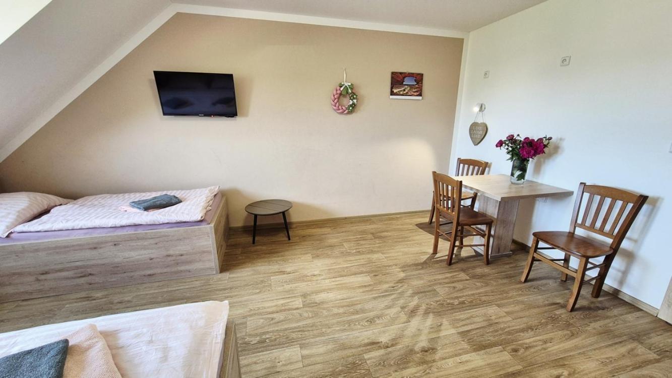 A Restaurace Zlatovlaska U Zamku Cervena Lhota *