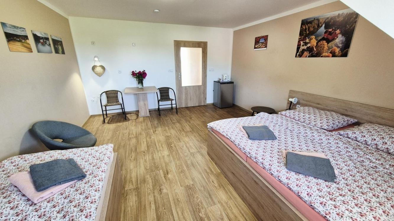 Gasthuis A Restaurace Zlatovlaska U Zamku Cervena Lhota