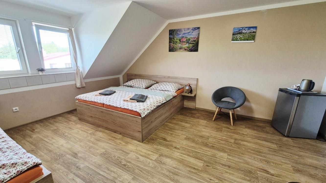 Zlatovláska U Zámku červená Lhota Penzion Jizna