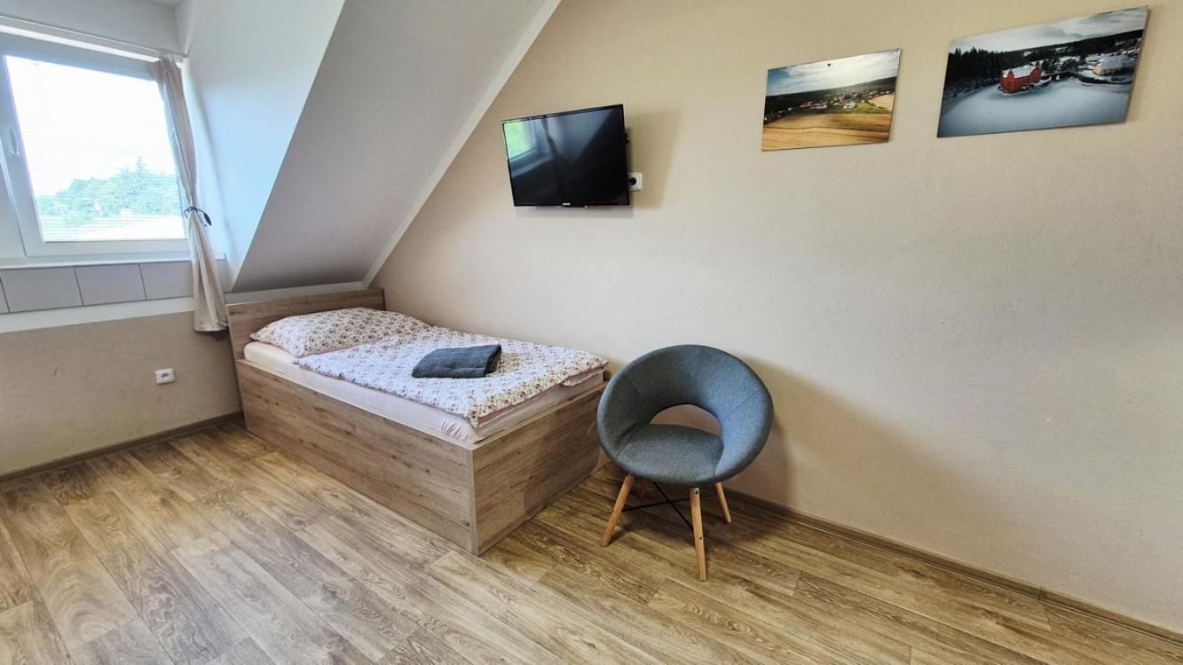 A Restaurace Zlatovlaska U Zamku Cervena Lhota *