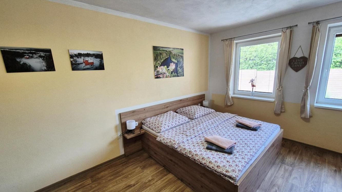 Penzion Zlatovláska U Zámku červená Lhota *