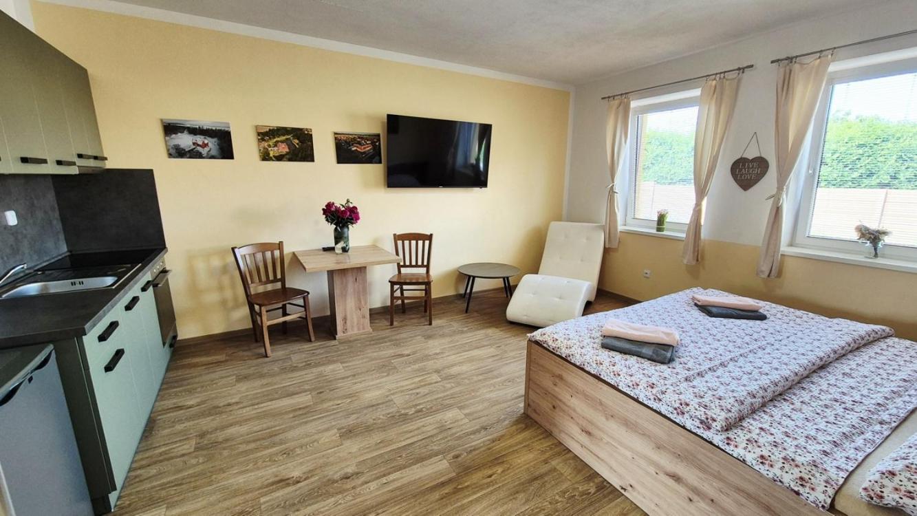 A Restaurace Zlatovlaska U Zamku Cervena Lhota Gasthuis Jizna